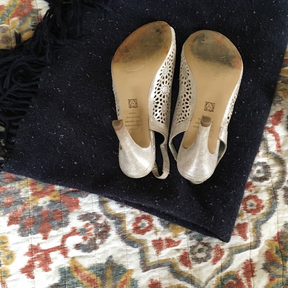 *Free with Purchase* Anne Klein “Odea” slingback heels - Picture 4 of 4